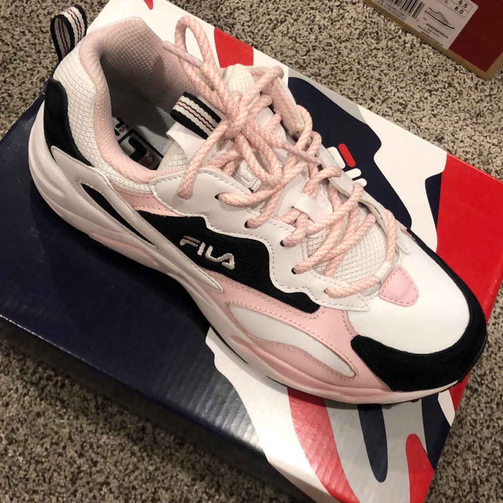 White, Pink,Black Ray Tracer Fila Shoes